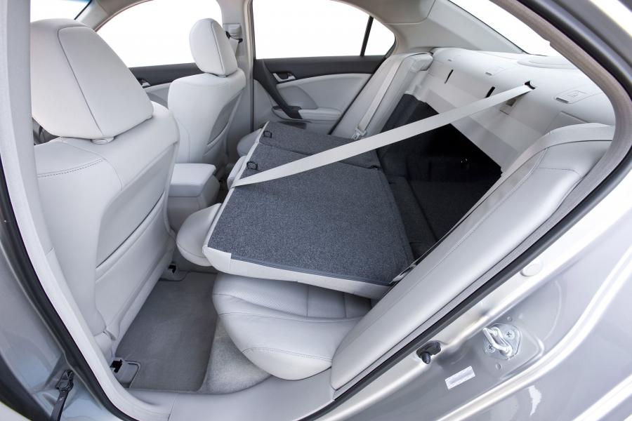 Интерьер Acura TSX 2008 года  (фото 158 из 210)